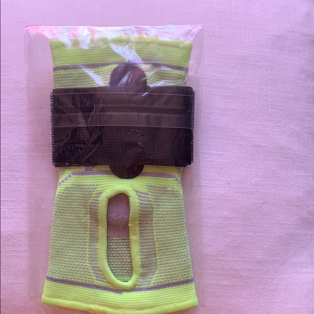 Wrist Support - Picture 6 of 7